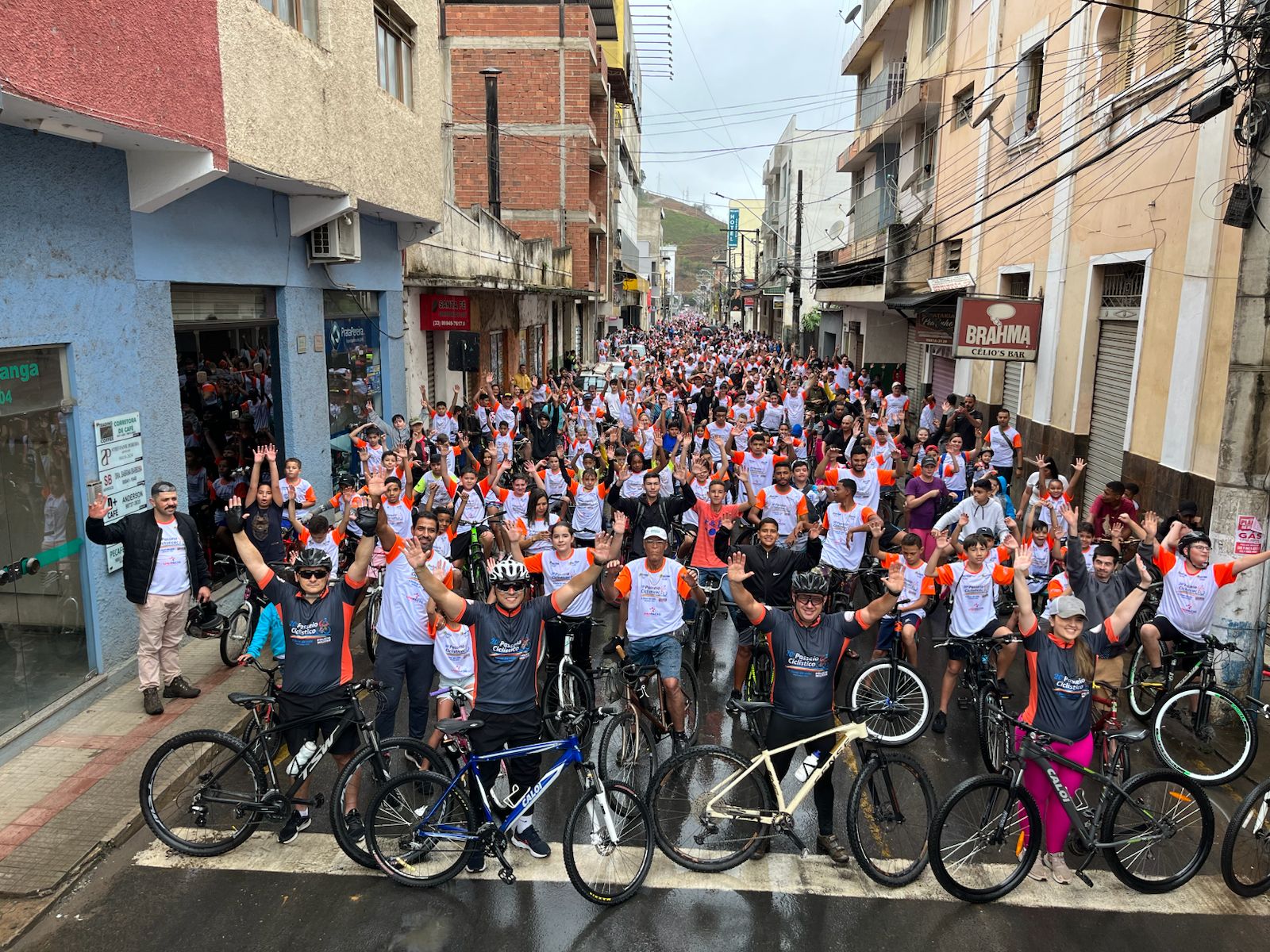Famílias no 23º Passeio Ciclístico
